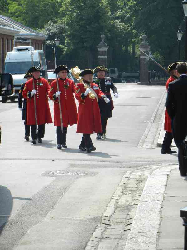 Images/1. The Sovereign's Mace (Colours) marching in..jpg